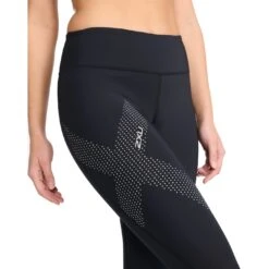 2XU Mid-Rise 7/8 Compression Dames Legging - Black/dotted Silver Reflective -Sportwinkel 2xu womens mid rise 7 8 compression tight wa3516b black dotted silver reflective 3 1440368
