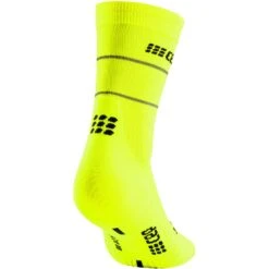 CEP Reflective Mid Cut Compressiesokken Dames - Neon Yellow -Sportwinkel cep reflective mid cut compression socks neon yellow 3 1266491