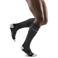 CEP Run Ultralight Compressiesokken - Black/light Grey -Sportwinkel cep run ultralight compression socks black light grey 21 1553228