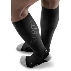 CEP Run Ultralight Compressiesokken - Black/light Grey -Sportwinkel cep run ultralight compression socks black light grey 22 1553229