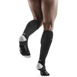 CEP Run Ultralight Compressiesokken - Black/light Grey -Sportwinkel cep run ultralight compression socks black light grey 23 1553230