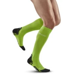 CEP Run Ultralight Compressiesokken - Flash Green/black -Sportwinkel cep run ultralight compression socks flash green black 21 1553231