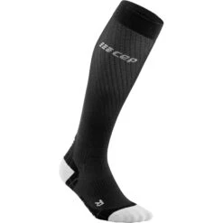 CEP Run Ultralight Compressiesokken - Black/light Grey -Sportwinkel cep run ultralight compression socks for men black light grey 4 1017703