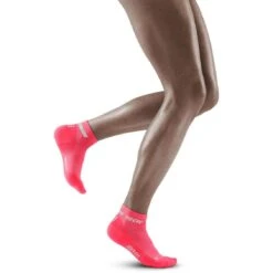 CEP The Run Low Cut Compressiesokken V4 Dames - Roze -Sportwinkel cep the run low cut compression socks v4 women pink 1 1553610