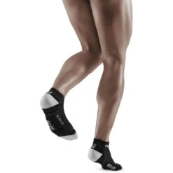 CEP Ultralight Low Cut Compressiesokken - Black/light Grey -Sportwinkel cep ultralight low cut compression socks black light grey 2 1554218