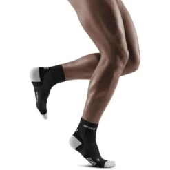 CEP Ultralight Short Compressiesokken - Black/light Grey -Sportwinkel cep ultralight short compression socks black light grey 2 1554420