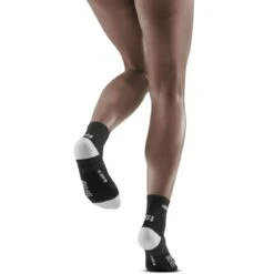 CEP Ultralight Short Compressiesokken Dames - Black/light Grey -Sportwinkel cep ultralight short compression socks women black light grey 2 1554424