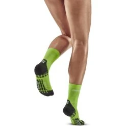 CEP Ultralight Short Compressiesokken Dames - Flash Green/black -Sportwinkel cep ultralight short compression socks women flash green black 1 1554429