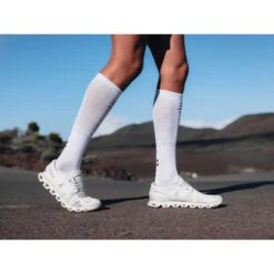 Compressport Full Oxygen Compressiesokken - Wit -Sportwinkel compressport full oxygen compression socks white 1 1452600