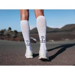 Compressport Full Oxygen Compressiesokken - Wit -Sportwinkel compressport full oxygen compression socks white 5 1452604