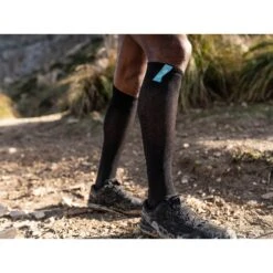 Compressport Full Race Oxygen Compressiesokken - Zwart 9 Compressport Full Race Oxygen Compressiesokken - Zwart -Sportwinkel compressport full socks race oxygen with compression black 1 1558725