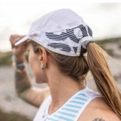 Compressport Pro Racing Pet - Wit -Sportwinkel compressport pro racing cap white 4 826740