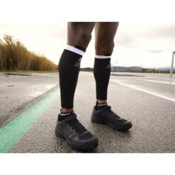 Compressport Pro Racing Compressiesokken V4.0 Run Low - Zwart/rood -Sportwinkel compressport pro racing compression socks v4 1453046