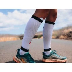 Compressport R2 3.0 Kuitcompressoren - Wit/zwart -Sportwinkel compressport r2 3 1453648