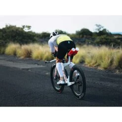 Compressport R2 Aero Kuitcompressoren - White/primerose -Sportwinkel compressport r2 aero compression calf sleeves white primerose 5 1453515