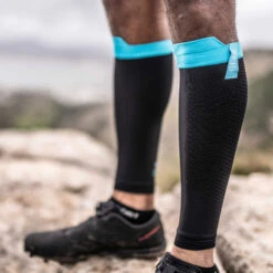 Compressport R2 Oxygen Kuitcompressoren - Zwart -Sportwinkel compressport r2 oxygen calf sleeves black 3 827290