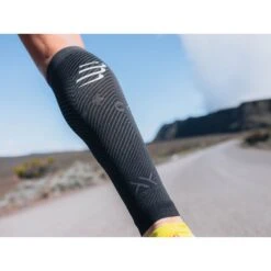 Compressport R2 Oxygen Kuitcompressoren - Black/steel Grey -Sportwinkel compressport r2 oxygen compression calf sleeves black steel grey 5 1453525