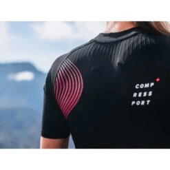 Compressport Trail Postural Dames Shirt Met Korte Mouwen - Black/persian Red -Sportwinkel compressport trail postural short sleeve top women black persian red 1 1454927