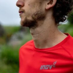 Inov-8 Base Elite Hardloopshirt Met Lange Mouwen - Rood -Sportwinkel inov 8 base elite longsleeve running shirt red 2 1337959