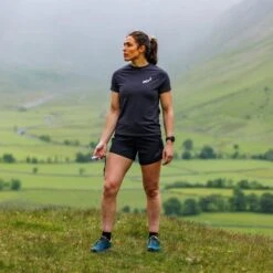 Inov-8 Graphic Brand Dames T-Shirt - Graphite -Sportwinkel inov 8 graphic women s tee shortsleeve brand graphite 4 1338017