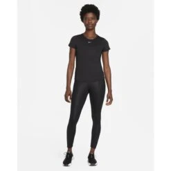 Nike Dri-FIT One Top Met Aansluitende Pasvorm Dames - Black/white DD0626-010 -Sportwinkel nike dri fit one women slim fit short sleeve top 4 1044796