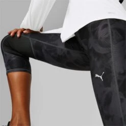Puma Run Favorite Reg Rise AOP 3/4 Tight Dames - Puma Black-Aop -Sportwinkel puma run favorite reg rise aop womens 3 4 tights puma black aop 2 1389961