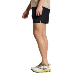 Saucony E. Utility 6" Shorts - Zwart -Sportwinkel saucony explorer utility 6 shorts black 3 1451772