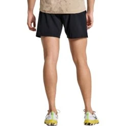 Saucony E. Utility 6" Shorts - Zwart -Sportwinkel saucony explorer utility 6 shorts black 4 1451773