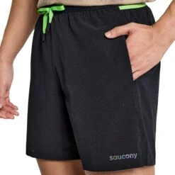 Saucony E. Utility 6" Shorts - Zwart -Sportwinkel saucony explorer utility 6 shorts black 7 1451776