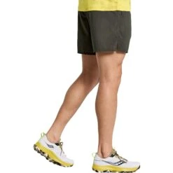 Saucony E. Utility 6" Shorts - Climbing Ivy -Sportwinkel saucony explorer utility 6 shorts climbing ivy 6 1451783