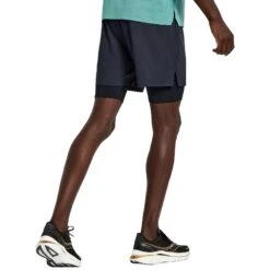 Saucony Pinnacle 5" 2-in-1 Shorts - Zwart -Sportwinkel saucony pinnacle 5 2 in 1 shorts black 5 1452380