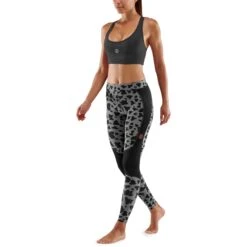 SKINS Compression 5-Series 7/8 Tights Dames - Animal Black -Sportwinkel skins compression 5 series womens 7 8 long tights animal black 4 1068383