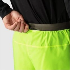 The North Face Sunriser 2 In 1 Short Heren 8315 - LED Yellow/New Taupe Green -Sportwinkel the north face mens sunriser 2 in 1 shorts led yellow new taupe green 9 1396404