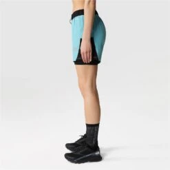 The North Face 2-in-1 Short Dames - Reef Waters/TNF Black -Sportwinkel the north face womens 2 in 1 shorts reef waters tnf black 4 1523896