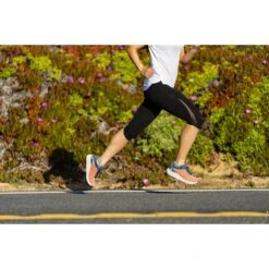 Topo Athletic Phantom 2 Hardloopschoenen Dames - Rose/navy 16 Topo Athletic Phantom 2 Hardloopschoenen Dames - Rose/navy -Sportwinkel topo athletic phantom 2 womens running shoes rose navy 1 1293914