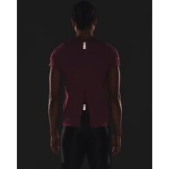 Under Armour UA Iso-Chill Run T-Shirt Dames - Pink Quartz/Pink Quartz/Halo Gray -Sportwinkel under armour womens ua iso chill run short sleeve pink quartz pink quartz halo gray 6 958323