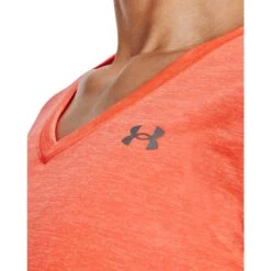 Under Armour UA Tech™ Twist Shirt Met V-Hals Dames - After Burn/White/Metallic Silver -Sportwinkel under armour womens ua tech twist v neck after burn white metallic silver 5 1388035